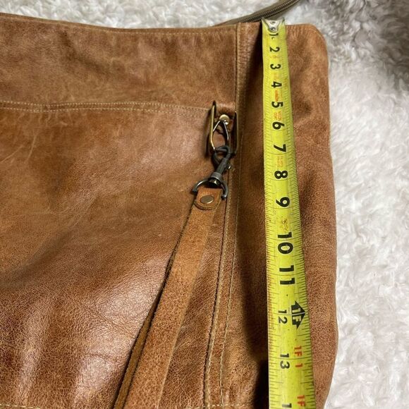 Heartstrings weathered leather tan extra large tote antique tone hardwares. - Picture 7 of 14